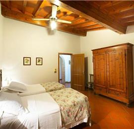 A selection of 2-3 bedroom apartments with shared pool near Florence, Sleeps 4-6
